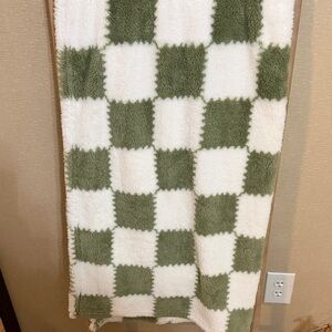 Green and White Checkered Blanket fleece throw blanket brand new very soft